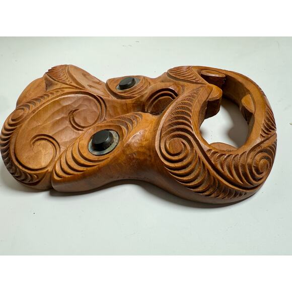 Vintage Hand-Carved Māori Kauri Wood Koruru Gable Mask w/ Pāua Shell Eyes - Picture 7 of 9